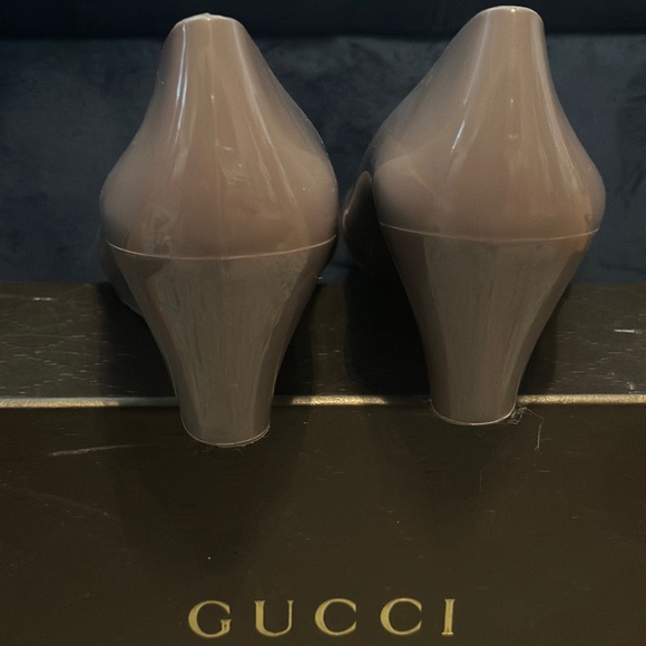 NEW GUCCI Spring Patent Leather Wedge Sandal with/Dust Bag - Picture 3 of 5